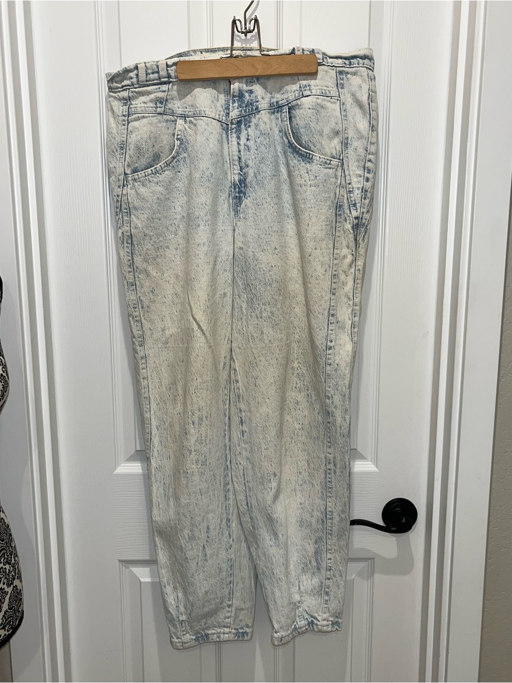 chic Light Blue Acid-Wash High-Rise Women’s Jeans
